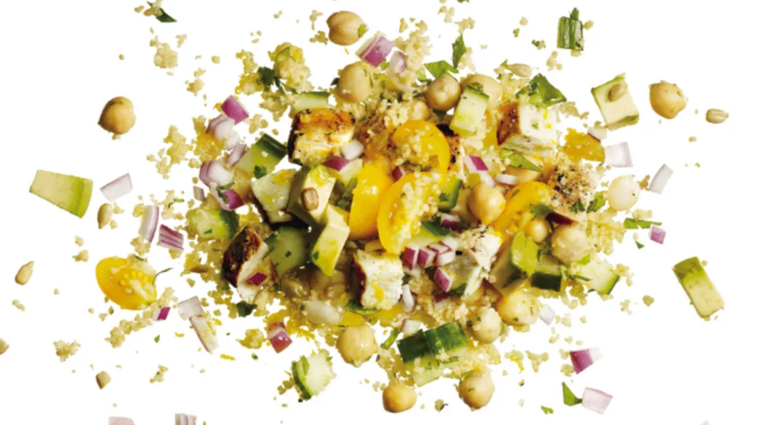 Couscous-Salat mit Hühnchen und Avocado
