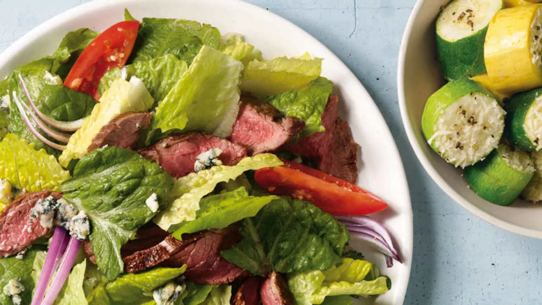 Steak-Salat mit Zucchini-Talern