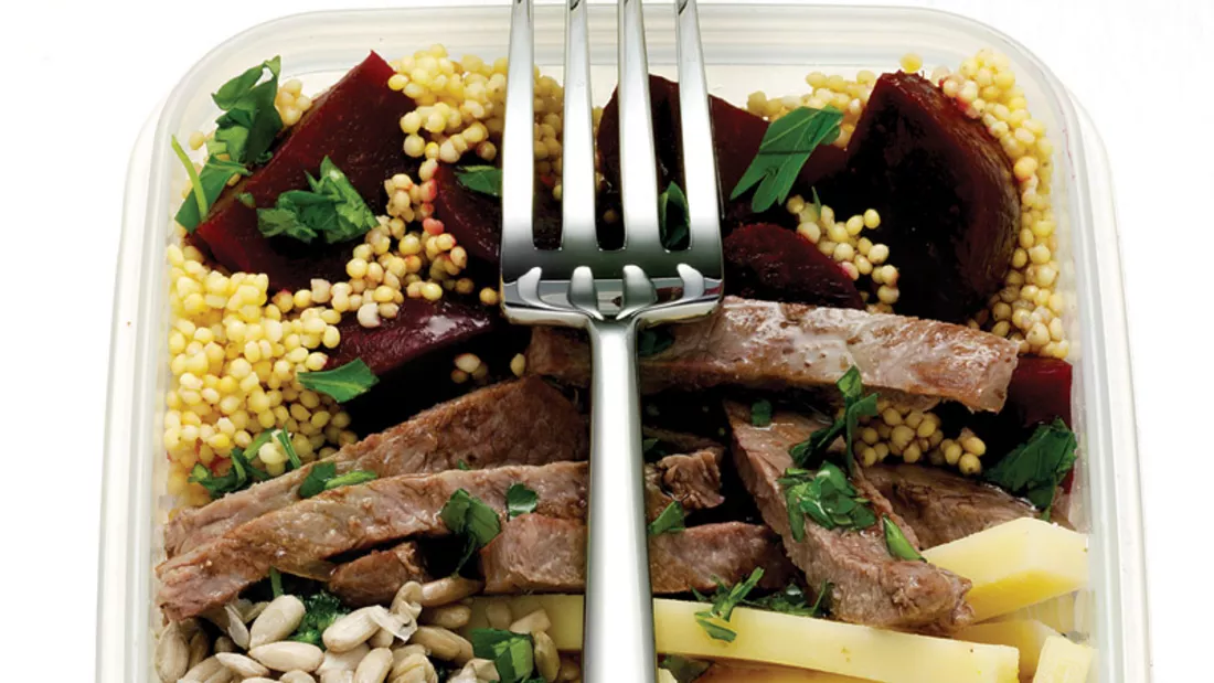 Hirse-Salat mit Rindfleisch, Brokkoli und Rote Bete