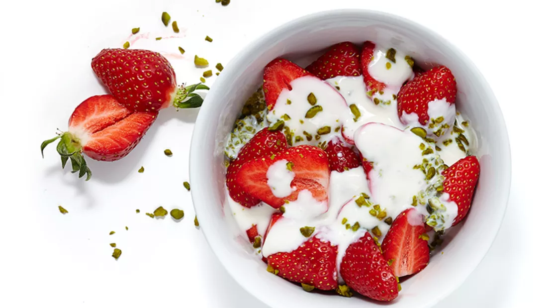 Erdbeer-Joghurt mit Pistazien