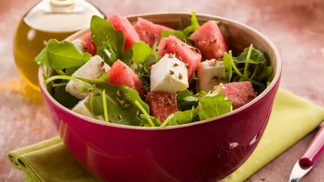 Bauernsalat mit Feta und Wassermelone
