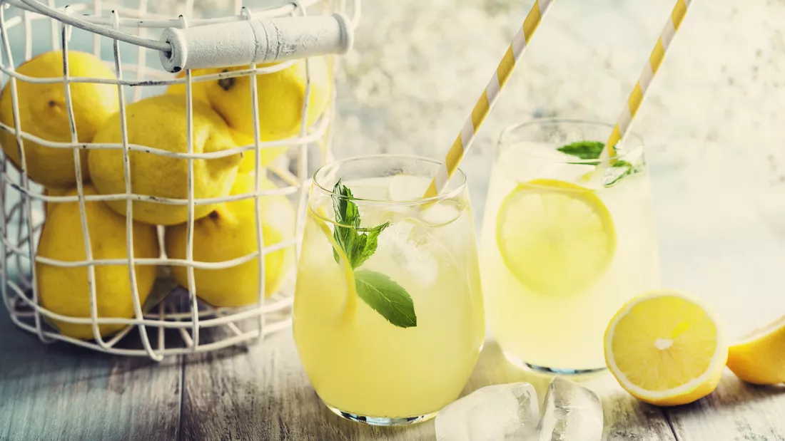 Zuckerfreie Zitronen-Ingwer-Limonade