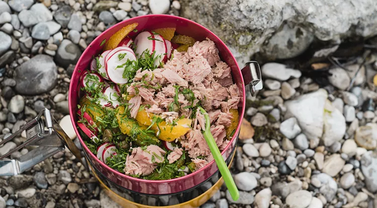 Thunfisch-Salat mit Orange und Petersilie