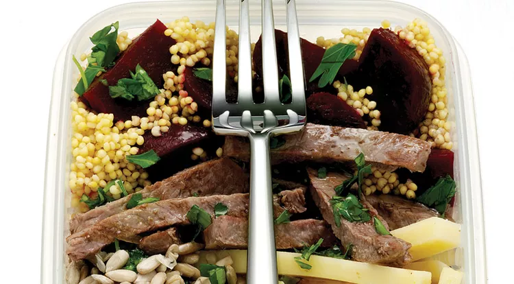 Hirse-Salat mit Rindfleisch, Brokkoli und Rote Bete
